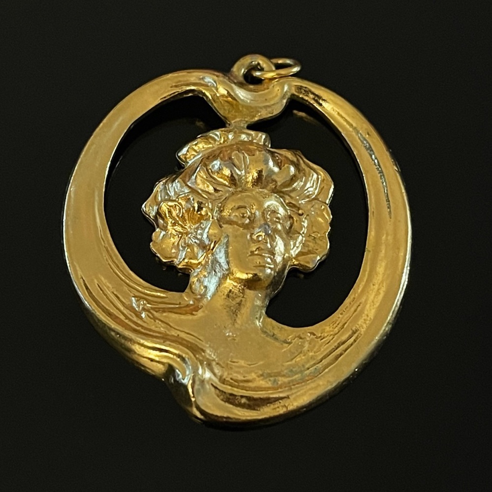 ✨ Unique VTG Gold Filled Necklace Pendant